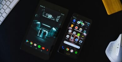 black android smartphone displaying home screen